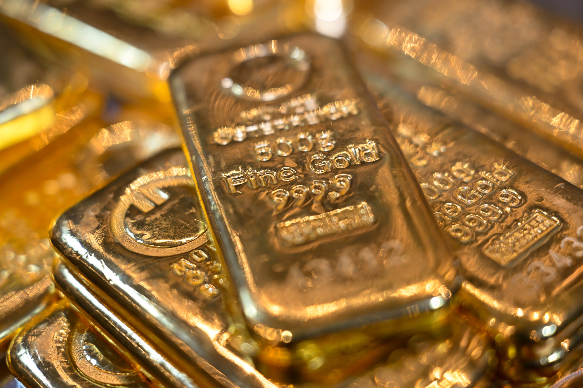 Alto funcionário da CIA é preso com 303 de barras de ouro em casa, avaliadas em US$ 40 milhões