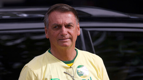 Bolsonaro é internado em Brasília para cirurgia no ombro após autorização do STF