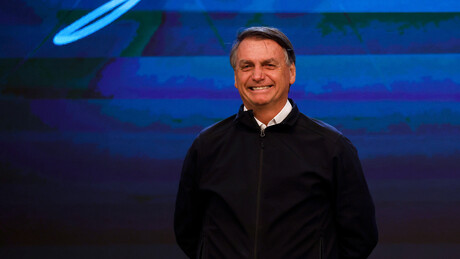 Bolsonaro passa por procedimento cirúrgico em Brasília sem complicações