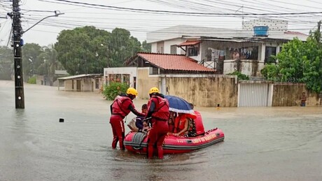 Chuvas deixam cinco mortos, incluindo crianças, no Grande Recife