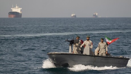 Imagens de satélite mostram 40 lanchas iranianas, apesar da alegação de Trump de destruição da Marinha