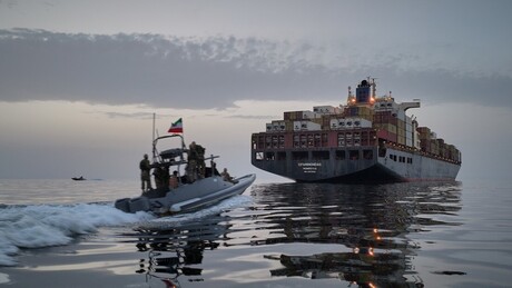 Irã envia mensagem a navios comerciais que quiserem passar pelo Estreito de Ormuz