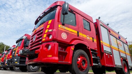 Incêndio de grandes proporções arrasa padaria de Porto Alegre