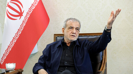 Presidente iraniano diz que seu país não se renderá aos EUA 'nem pela força'