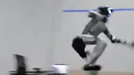 VÍDEO: Equipado com IA, robô humanoide causa espanto ao realizar 'manobras de parkour'