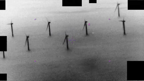 VÍDEO: Arquivos OVNIs mostram orbe luminoso perto de turbinas eólicas
