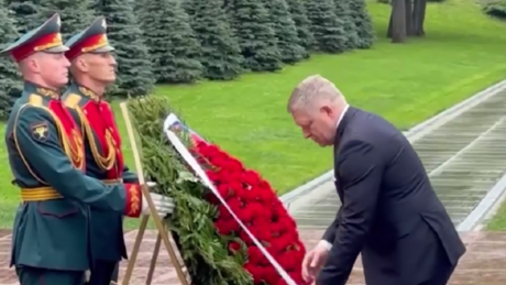 VÍDEO: Primeiro-ministro da Eslováquia deposita flores no Túmulo do Soldado Desconhecido em Moscou