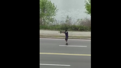 VÍDEO: Atirador abre fogo em rua perto da Universidade Harvard