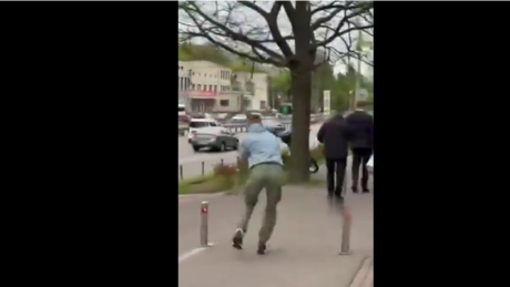VÍDEO: Ex-braço direito de Zelensky leva ovada