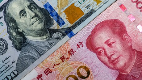Уuan chinês atinge a maior cotação em três anos em relação ao dólar