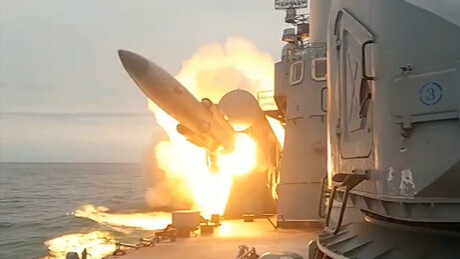 VÍDEO: Navios de guerra russos realizam treino com mísseis de cruzeiro no mar do Japão