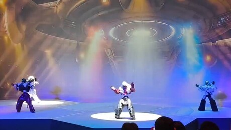 VÍDEO: Robôs humanoides imitam ídolo do K-pop