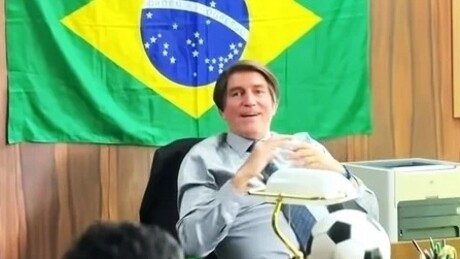 'Marxistas usam drogas demais': Confira detalhes do roteiro de filme sobre Bolsonaro