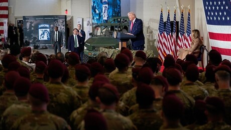 Trump ordena militares a estar 'preparados para seguir adiante com ataque em larga escala contra o Irã'