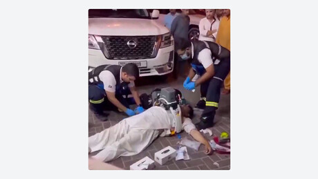 VÍDEO: Homem tem parada cardíaca em plena rua e é salvo por paramédicos