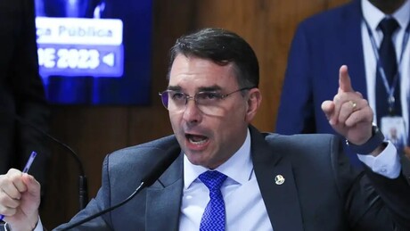 Flávio explica por que visitou Vorcaro em prisão domiciliar