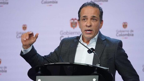 Carro de senador colombiano é alvo de ataque a tiros