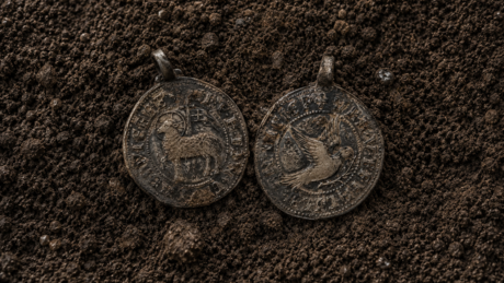 Moedas criadas para conter vikings viram 'amuletos' usadas pelos próprios invasores
