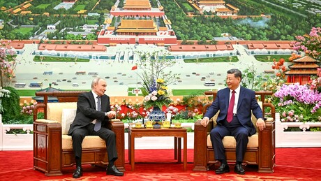 FOTOS: Putin e Xi conversam em clima amistoso durante o chá