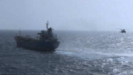 VÍDEO: EUA abordam petroleiro iraniano no golfo de Omã