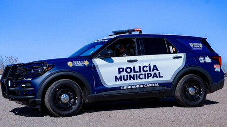 Viaturas com o logotipo da Polícia de Nova York circulam no México, gerando críticas