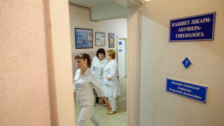 FOTO: Médicos russos retiram galho da cabeça de homem que viveu mais de um ano sem saber do objeto