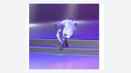 VÍDEO: Robô tenta imitar Michael Jackson, tropeça e acaba no chão