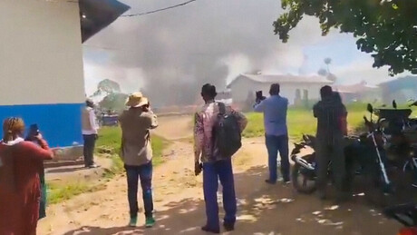 Seis pessoas com Ebola fogem de uma clínica no Congo em meio a um incêndio