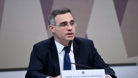 André Mendonça vota para manter prisão de primo de Vorcaro