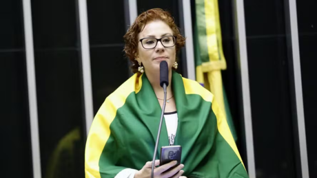 Justiça da Itália anula extradição de Zambelli e determina libertação da ex-deputada, diz defesa