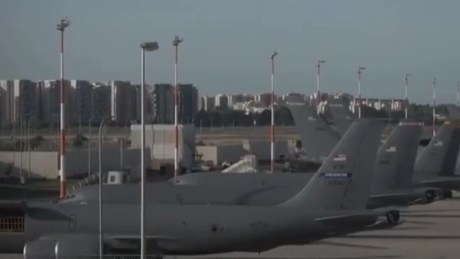 VÍDEO: EUA estacionam dezenas de aviões militares em aeroporto internacional de Israel