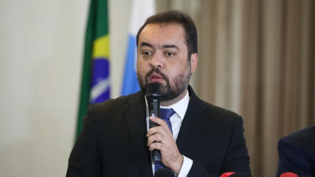 Cláudio Castro é alvo de operação da Polícia Federal por recursos ligados ao Banco Master
