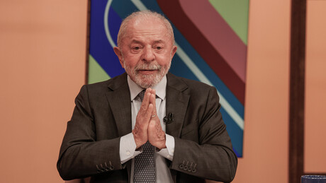 Lula faz segunda sessão de radioterapia e segue para Manaus