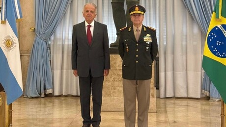 Brasil estreita laços militares com a Argentina