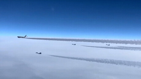VÍDEO: Caças escoltam avião de Putin em chegada ao Cazaquistão