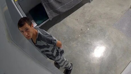 Suicídio em cela do ICE: homem tira a própria vida após pedir contato com a mãe