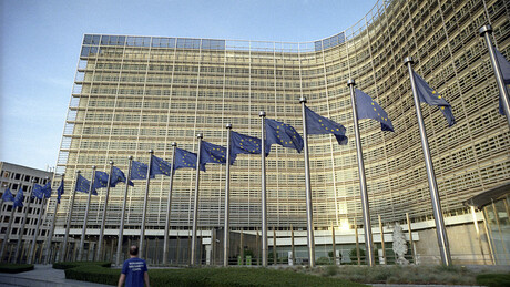 UE estuda limitar direito de veto de novos membros para acelerar expansão do bloco