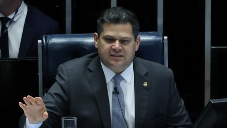 Alcolumbre aciona comissão para analisar PEC da oposição sobre a escala 6x1