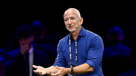 Jeff Bezos comenta explosão de seu foguete