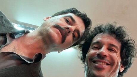 Wagner Moura impressiona com novo visual para interpretar vampiro ao lado de estrela de Crepúsculo