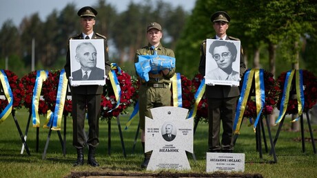Aliado da Ucrânia se irrita com Zelensky por prestar homenagem a colaboradores nazistas