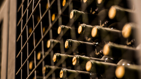 Adega secreta de Stalin com 40 mil garrafas de vinho é aberta ao público