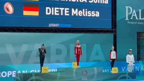 Ginasta ucraniana cobre olhos e ouvidos durante hino russo no campeonato europeu
