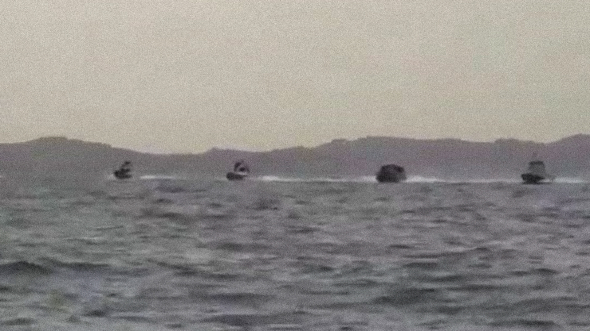 VÍDEO: Irã aposta em lanchas rápidas e drones para dominar confronto naval