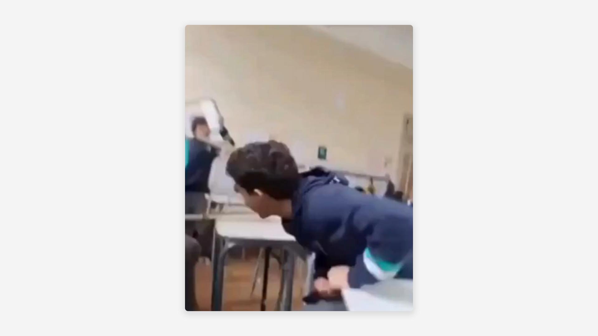 VÍDEO: Adolescente fratura mandíbula de professor na Argentina