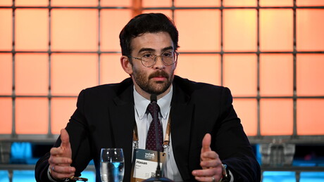 Influenciador americano crítico de Israel revela que foi banido do Reino Unido