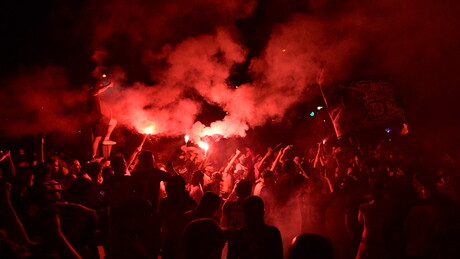 Quase 900 detidos e 178 policiais são feridos em distúrbios na França após vitória do PSG