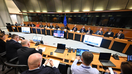 UE dá passo importante para ratificar acordo comercial com os EUA