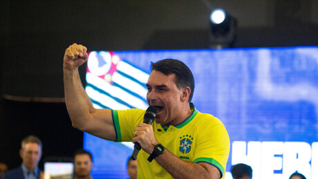 'O Brasil vai entrar em 2027 no Escudo das Américas', diz Flávio Bolsonaro