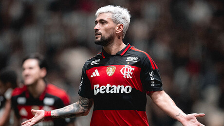 Arrascaeta pode ser cortado da Copa do Mundo após deixar treino do Uruguai com dores